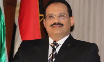 الدكتور عبد الولي الشميري يكتب قصيدة العطر أنت