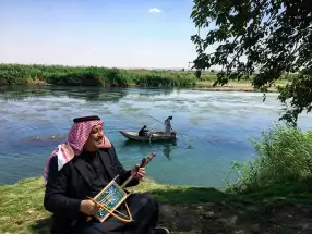 رحيل إبراهيم الأخرس.. انطفاء وتر الرقة الأصيل!!