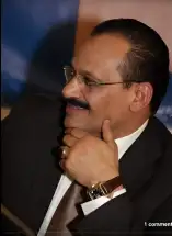 عاوز إيه يكتبها الشاعر الدكتور عبد الولي الشميري