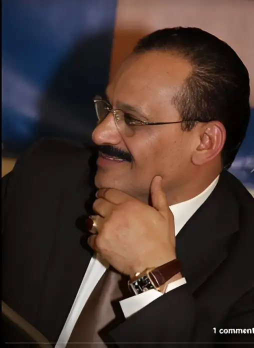 عاوز إيه يكتبها الشاعر الدكتور عبد الولي الشميري