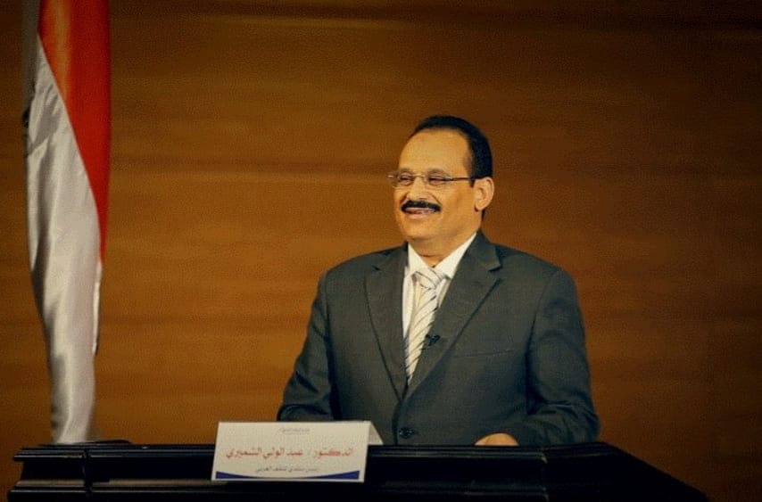 أُرِيتُ ضريحي وقد كُتب عليه