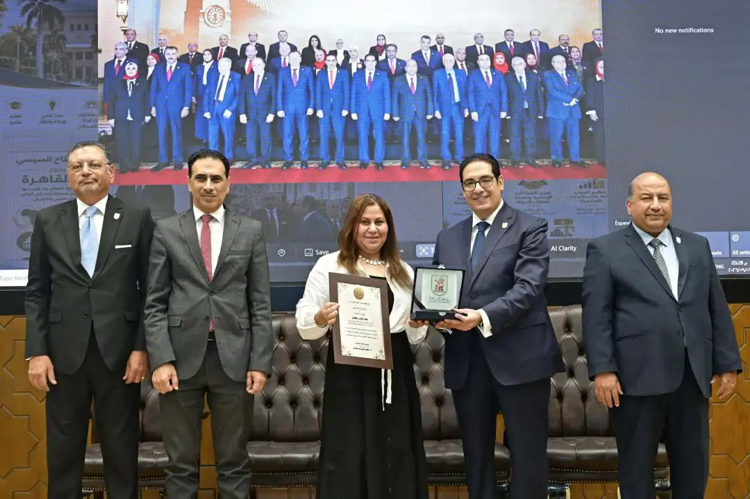تقديرا لدورها الإعلامي جامعة القاهرة تكرم الإعلامية هند عادل في احتفالية «كشف حساب عامين»
