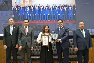 تقديرا لدورها الإعلامي جامعة القاهرة تكرم الإعلامية هند عادل في احتفالية «كشف حساب عامين»