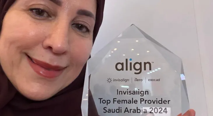 حوار مع طبيبة الأسنان البروفيسور إيمان القفيدي أول طبيبة سعودية حاصلة على الدرع الماسي في علاج تقويم الأسنان بتقنية الانفزالين على مستوى المملكة العربية السعودية.
