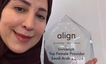 حوار مع طبيبة الأسنان  البروفيسور إيمان القفيدي  أول طبيبة سعودية حاصلة على الدرع الماسي في علاج تقويم الأسنان بتقنية الانفزالين على مستوى المملكة العربية السعودية.