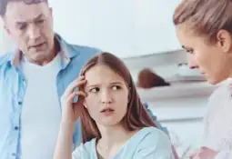 عندما يغلق المراهق بابه كيف نفتح باب الحوار عندما يغلق المراهق بابه كيف نفتح باب الحوار
