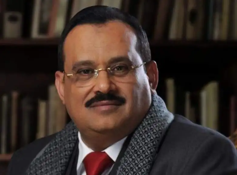 الدكتور عبد الولي الشميري يكتب قصيدة العاذلون فداك