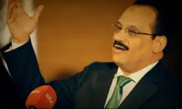 تحبه .. وتسبه قصيدة يكتبها الدكتور عبد الولي الشميري