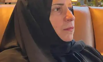 كرات ورقية بيضاء