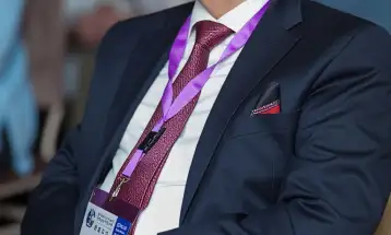 هل يصبح الجاهل ناطقًا رسميًا؟