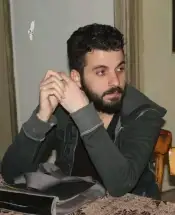 الفنان الأضحوكة!!