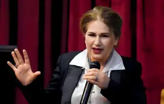 شماعة الأخطاء ومرآة الذات!!  عائشة قسوم