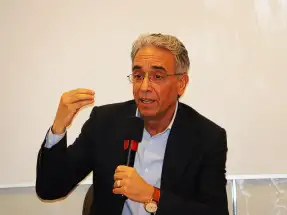 عبد الله عيسى الفادح.. يؤرق مساء المدينة الوادعة بأناشيد المخيم!!